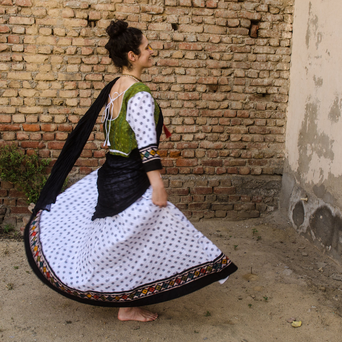 Handmade cotton skirt in white and batik border 32 panel Gopi skirt