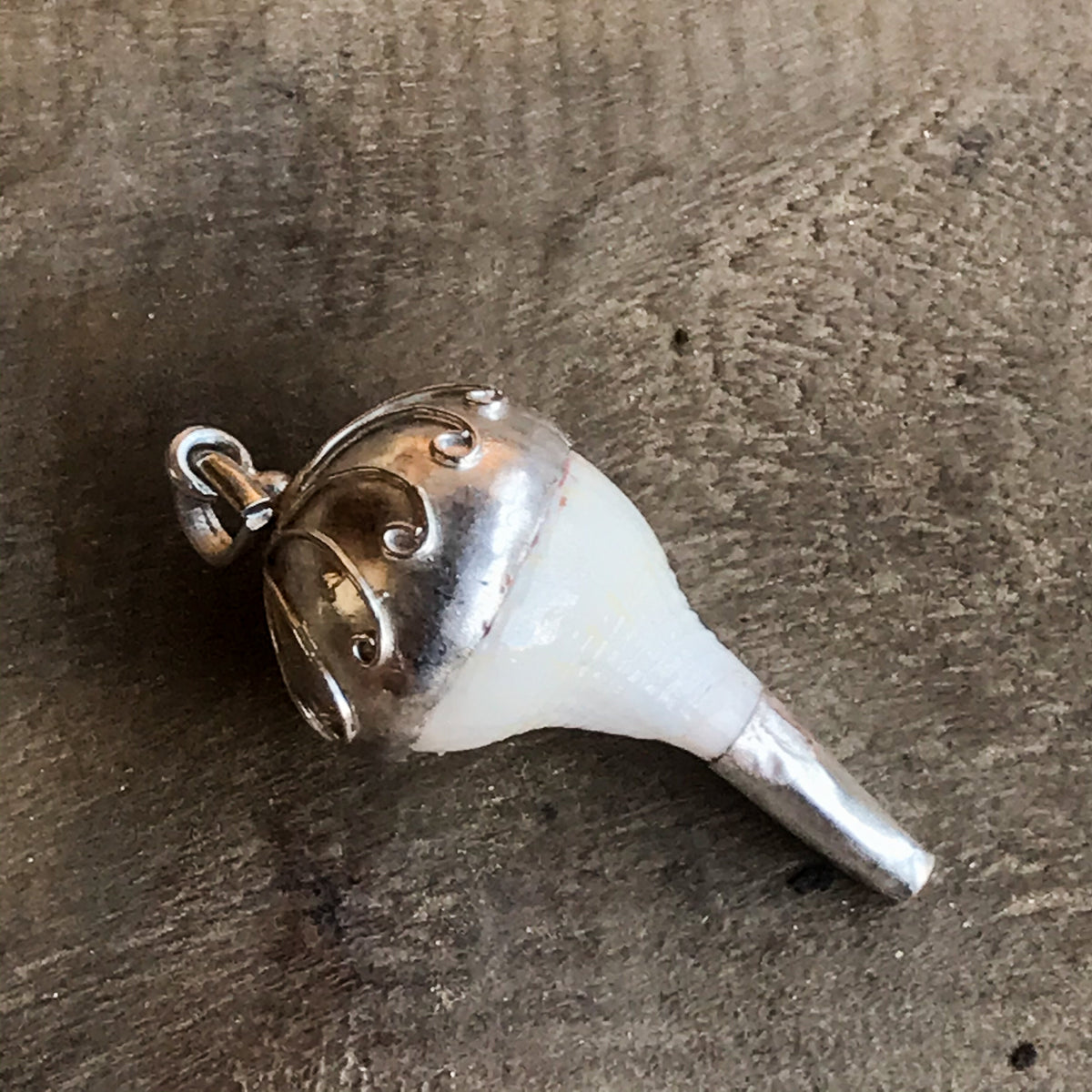 Lakshmi Tiny Conch Shank Pendant