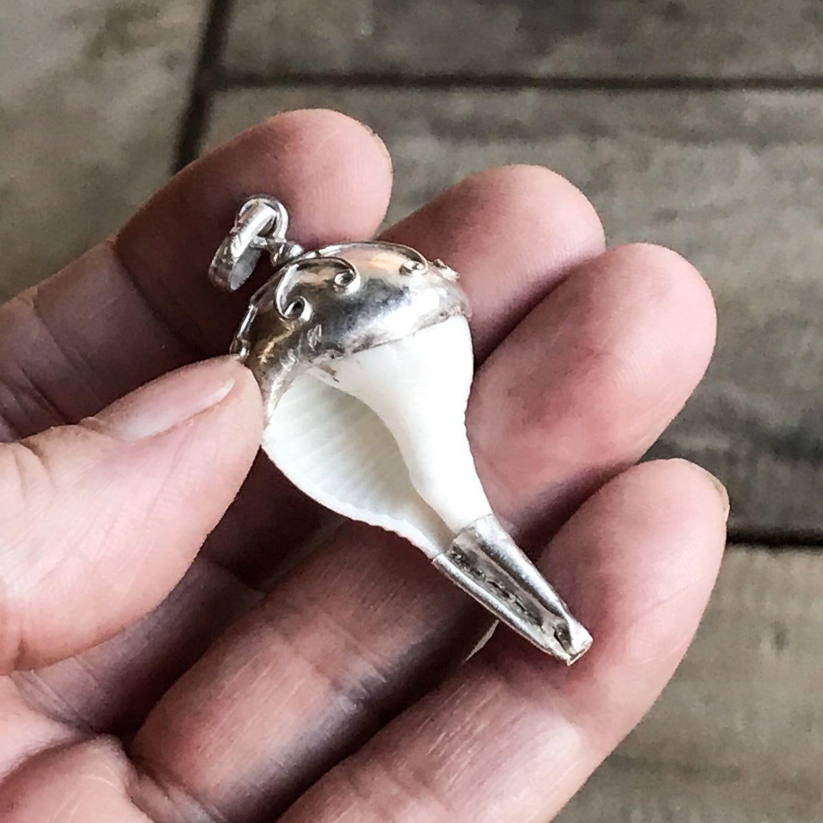 Lakshmi Tiny Conch Shank Pendant