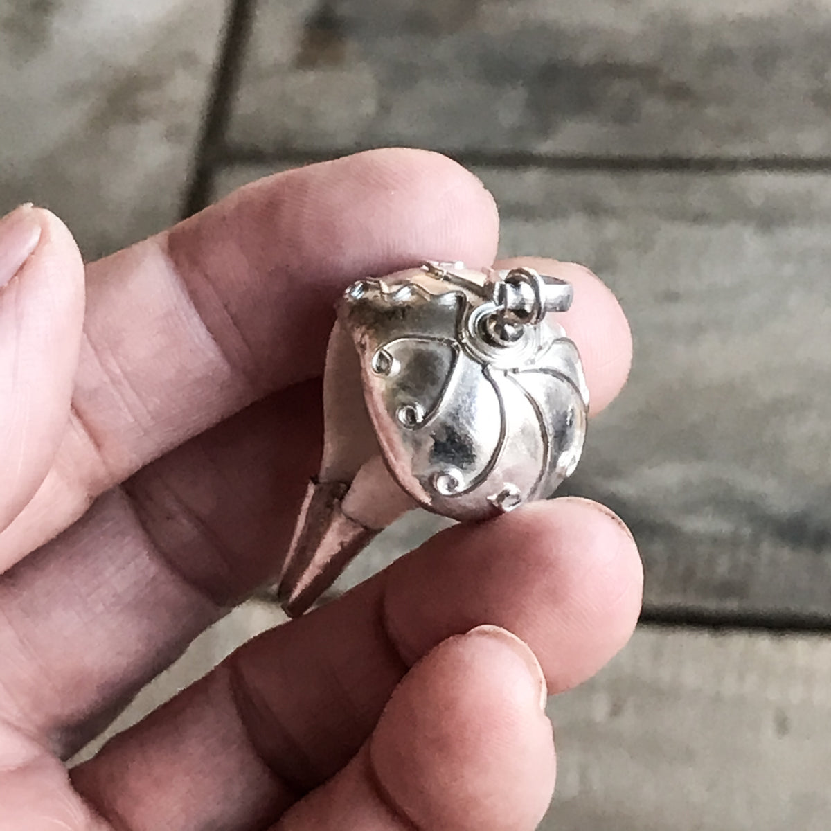 Lakshmi Tiny Conch Shank Pendant