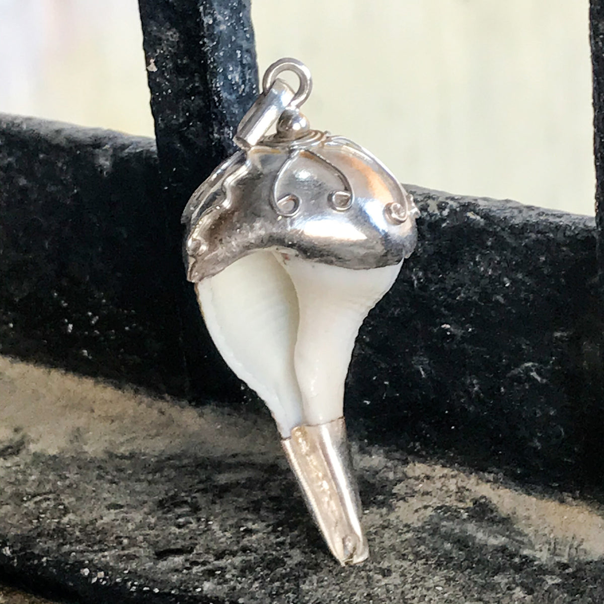 Lakshmi Tiny Conch Shank Pendant