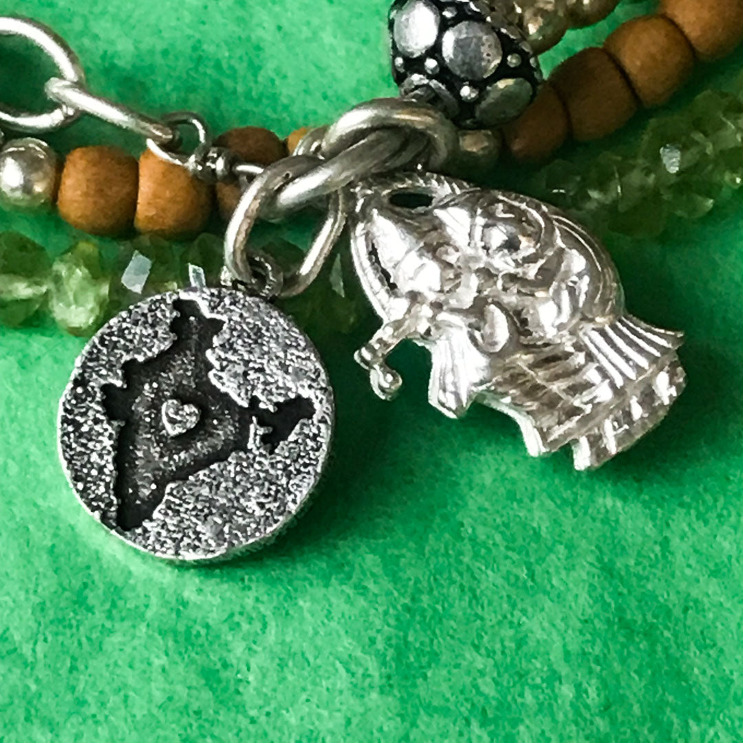 Peridot, Sandalwood &amp; Tulasi RadhaKrishna Wrap Bracelet IndiOdyssey