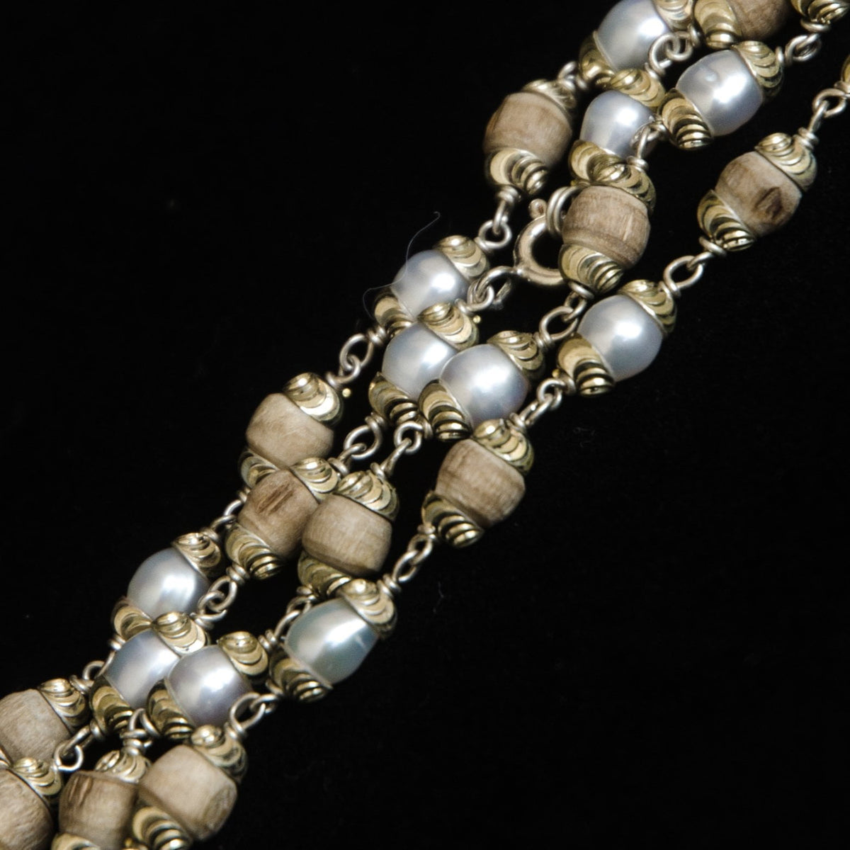 Tulsi and Pearls, Sm